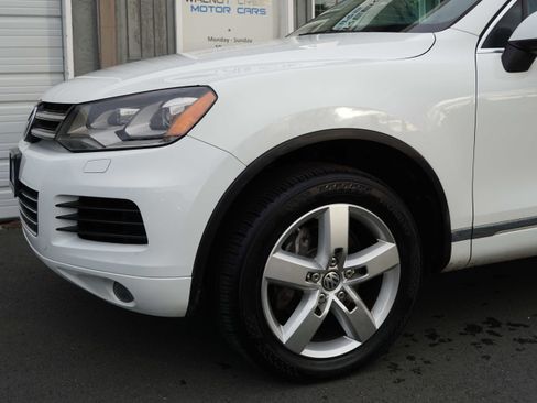 Used 2014 Volkswagen Touareg TDI image 18