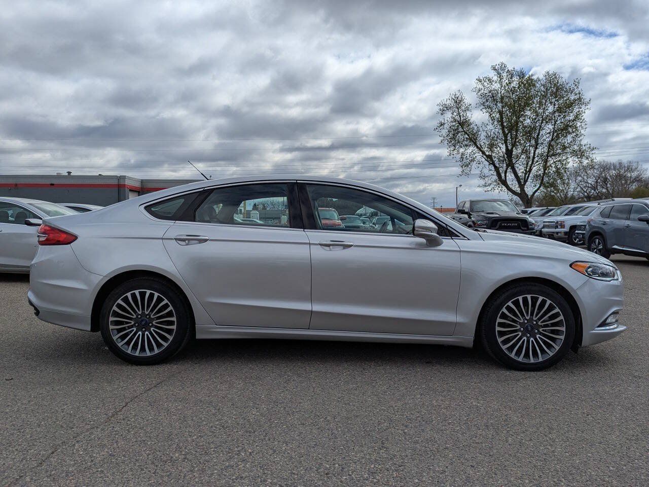 Used 2017 Ford Fusion SE w/ Fusion SE Technology Package AWD/4WD image 5