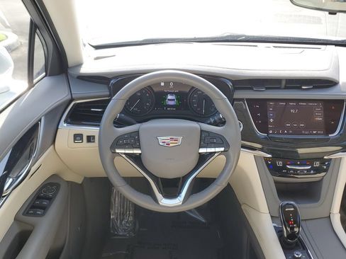 Certified 2023 Cadillac XT6 Premium Luxury w/ Technology Package FWD image 18