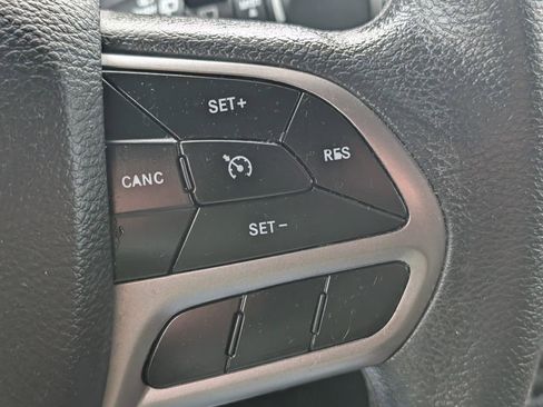 Used 2019 Jeep Cherokee Latitude w/ Popular Appearance Group image 13