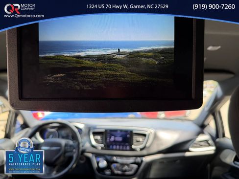 Used 2019 Chrysler Pacifica Touring Plus w/ S Appearance Package FWD image 25