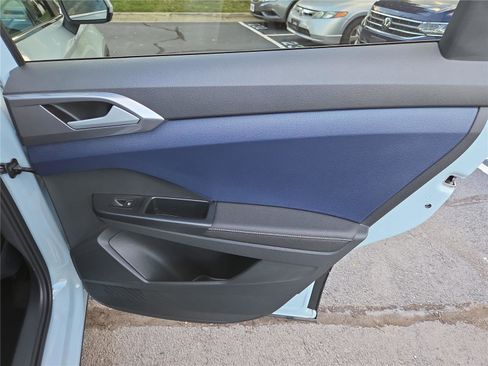 Certified 2025 Volkswagen Taos SEL image 31