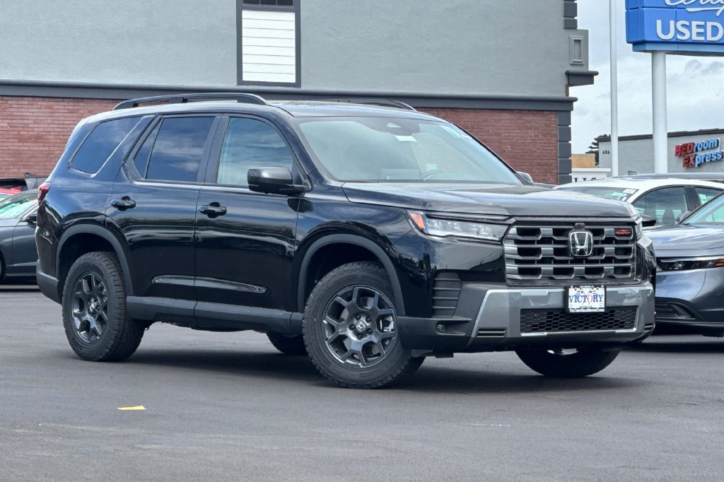 New 2026 Honda Pilot TrailSport image 2