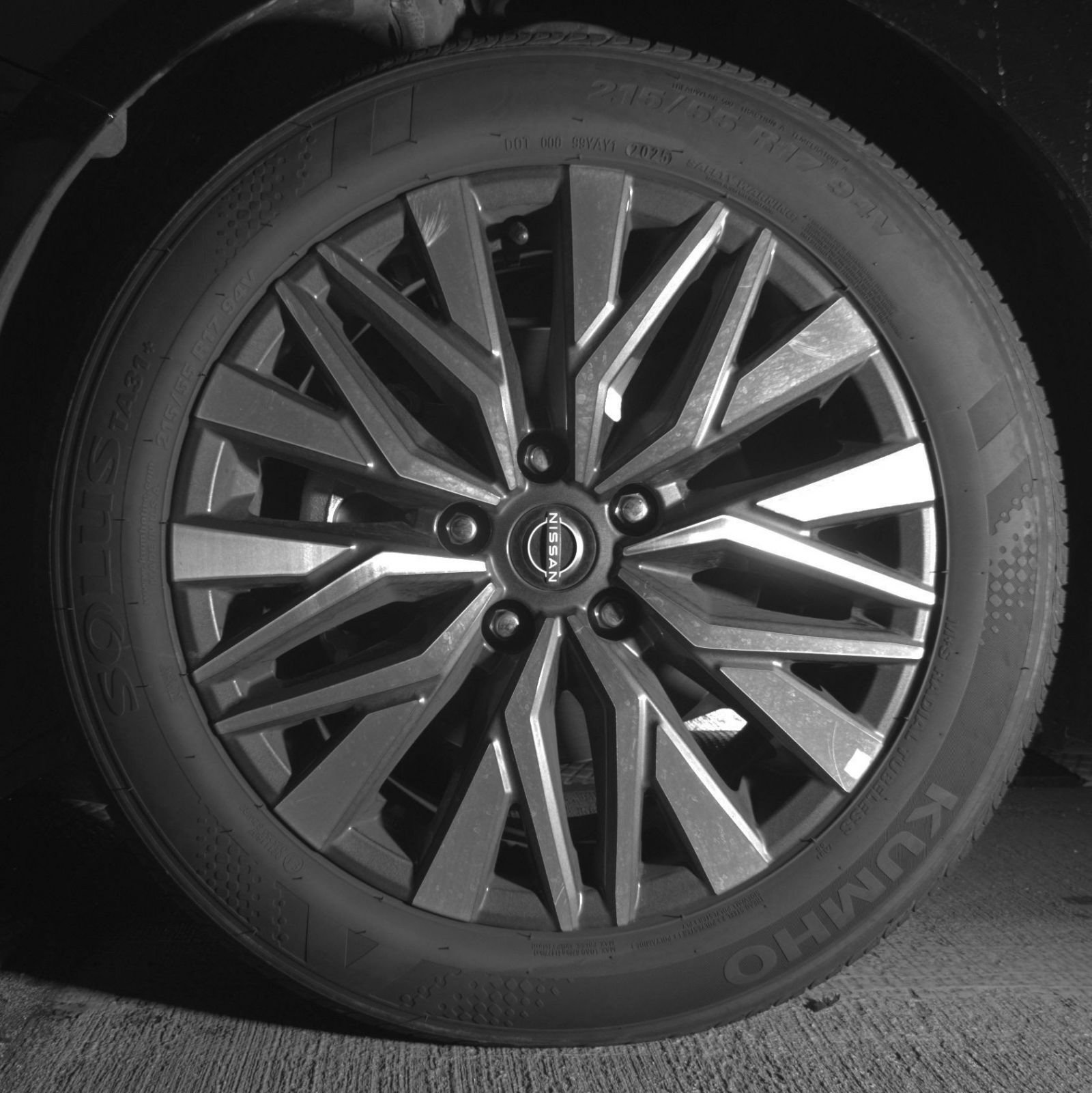 Used 2025 Nissan Altima 2.5 SV FWD image 14