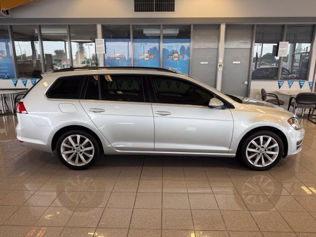 Used 2017 Volkswagen Golf SE FWD image 3