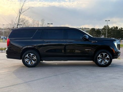 Used 2025 GMC Yukon XL AT4 Ultimate AWD/4WD image 10
