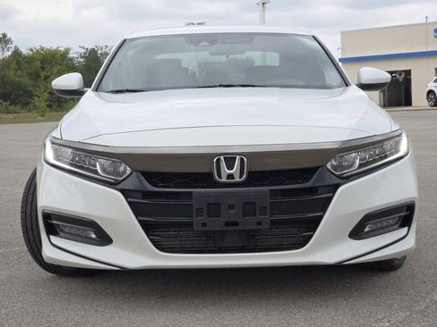 Used 2018 Honda Accord Sport image 12