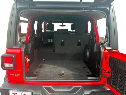 Used 2023 Jeep Wrangler Unlimited w/ Cold Weather Group AWD/4WD image 28