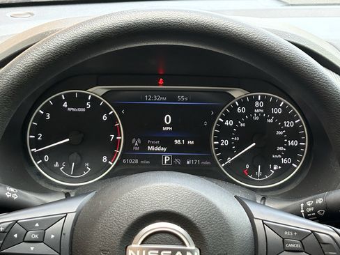 Used 2024 Nissan Sentra SV FWD image 14
