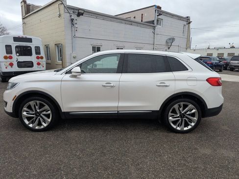 Used 2017 Lincoln MKX Reserve w/ Driver Assistance Package AWD/4WD image 4