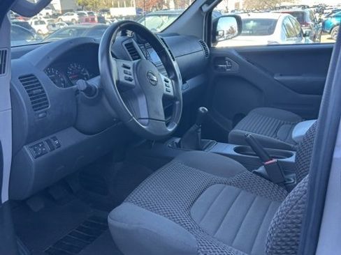 Used 2017 Nissan Frontier SV image 9