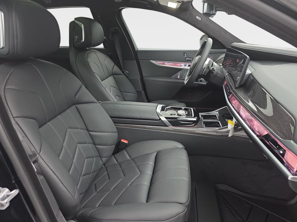 New 2026 BMW 760i xDrive w/ Executive Package AWD/4WD image 9