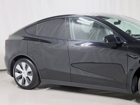Used 2024 Tesla Model Y Long Range image 3