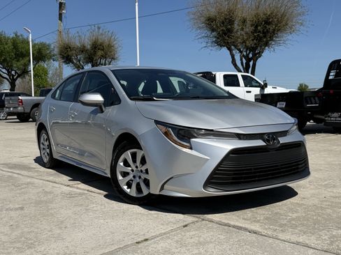 Used 2024 Toyota Corolla LE image 2