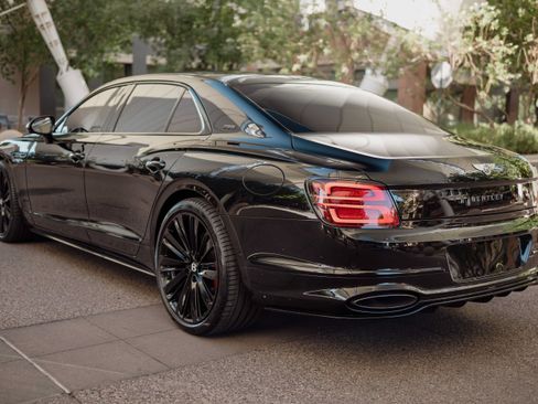 Used 2025 Bentley Flying Spur Plug-In Hybrid AWD/4WD image 10