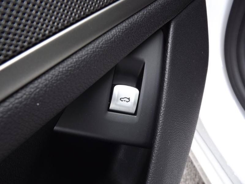 Used 2018 BMW 750i xDrive AWD/4WD image 13