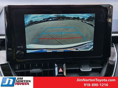 Used 2025 Toyota Corolla LE image 18