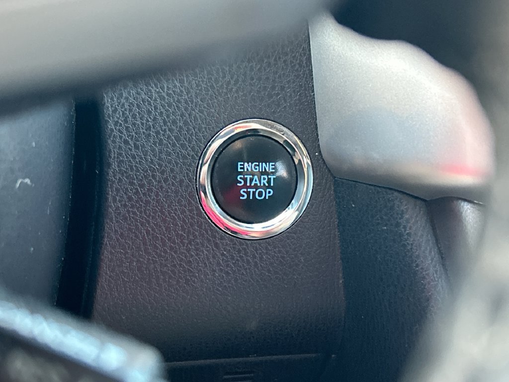Used 2019 Toyota Highlander XLE FWD image 19