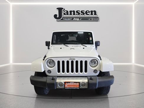 Used 2015 Jeep Wrangler Sahara w/ Connectivity Group AWD/4WD image 7