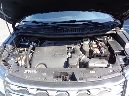Used 2016 Ford Explorer XLT w/ Equipment Group 201A AWD/4WD image 9