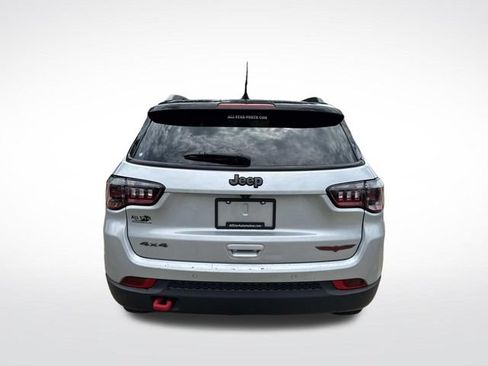 Used 2025 Jeep Compass Trailhawk AWD/4WD image 8