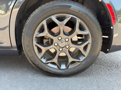 Used 2019 Chrysler 300 S AWD/4WD image 29