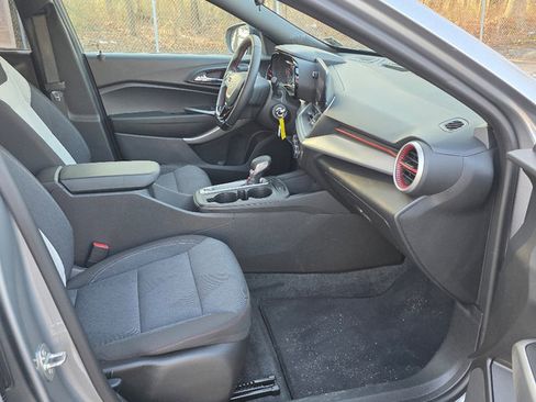 Certified 2024 Chevrolet Trax RS w/ Driver Confidence Package image 21