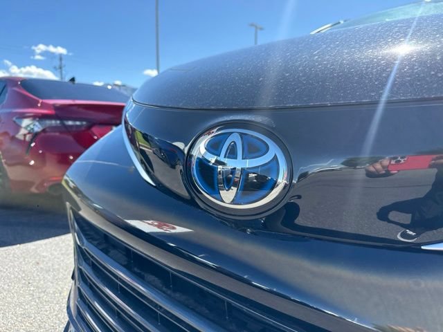 Used 2025 Toyota Sienna Limited FWD image 3