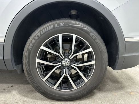 Used 2021 Volkswagen Tiguan SE image 14