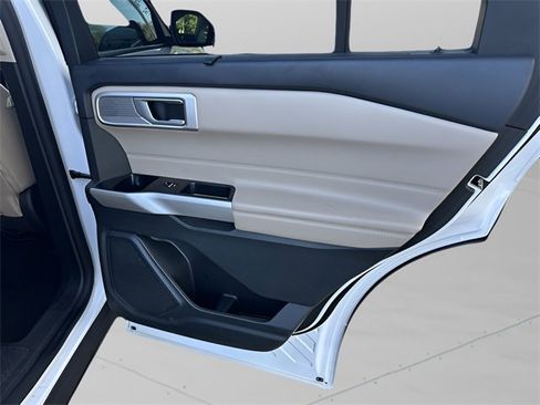 Used 2023 Ford Explorer Limited image 18