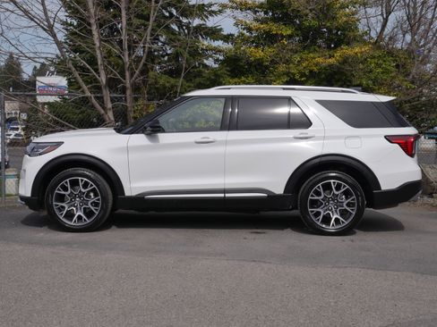 Certified 2025 Ford Explorer Platinum w/ Ultimate Package AWD/4WD image 3