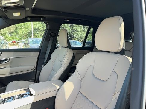 Used 2026 Volvo XC90 B6 Plus w/ Protection Package Premier AWD/4WD image 12