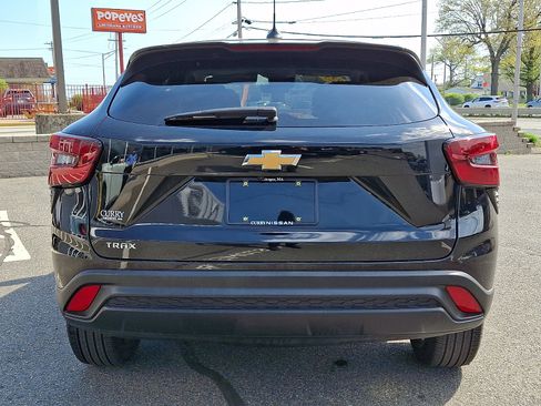 Used 2025 Chevrolet Trax LS FWD image 5