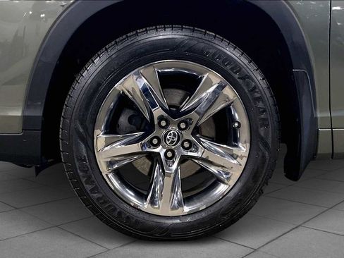 Used 2018 Toyota Highlander Limited Platinum w/ Carpet Mat Package (TMS) image 12