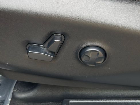 Used 2020 Chrysler Pacifica Limited w/ Advanced Safetytec Group image 11