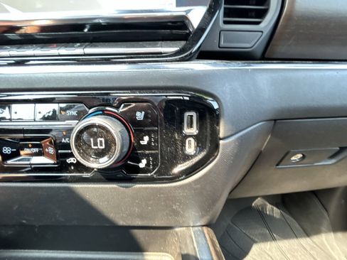 Used 2024 Chevrolet Silverado 3500 High Country w/ Technology Package image 36