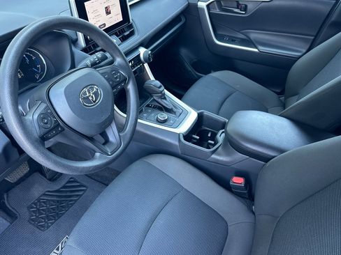 Used 2025 Toyota RAV4 LE AWD/4WD image 9