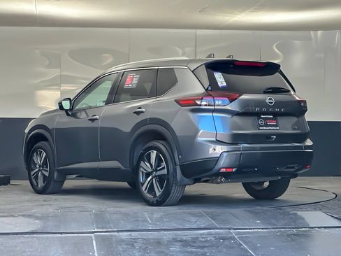 Used 2025 Nissan Rogue SL w/ Tech Package FWD image 5