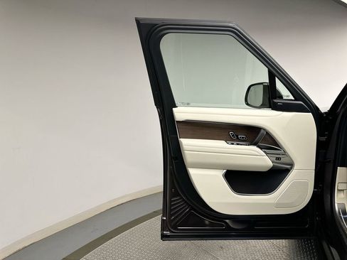 New 2026 Land Rover Range Rover Long Wheelbase SE AWD/4WD image 17