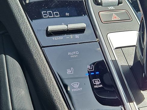 Used 2020 Porsche Cayenne image 27