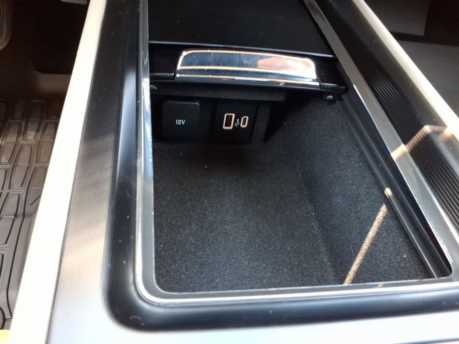 Used 2025 Lincoln Corsair AWD image 19