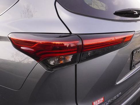 Used 2022 Toyota Highlander XLE image 38