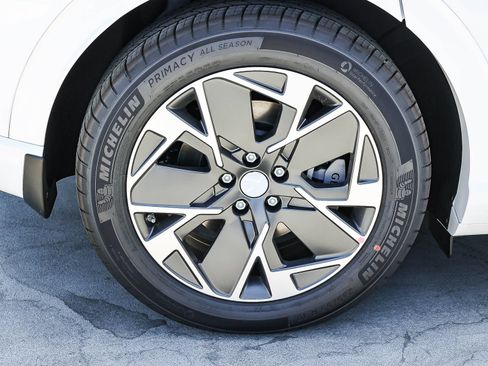 New 2026 Genesis GV60 AWD image 8