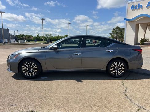 Used 2023 Nissan Altima 2.5 SV FWD image 2