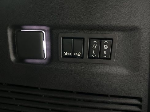 Used 2023 Chevrolet Suburban High Country image 45