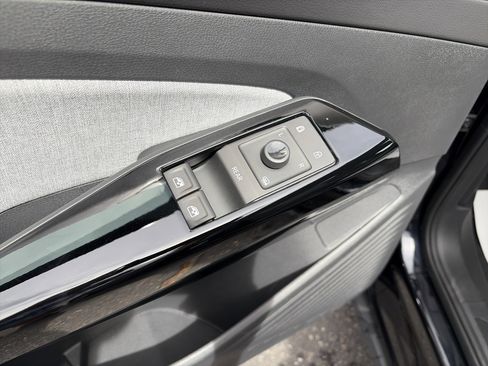 Certified 2023 Volkswagen ID.4 Pro AWD/4WD image 15