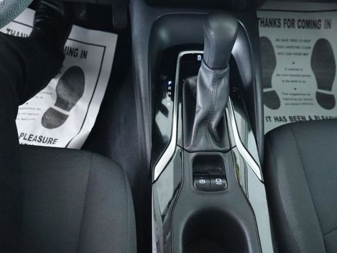 Used 2022 Toyota Corolla LE image 18