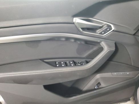 Used 2022 Audi e-tron Premium image 19