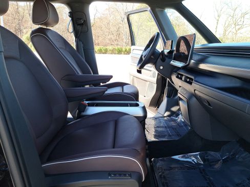 New 2025 Volkswagen ID. Buzz Pro S image 10