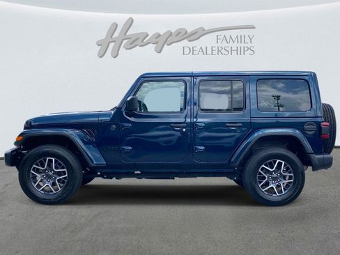 Used 2025 Jeep Wrangler Unlimited Sahara w/ Safety Group AWD/4WD image 8